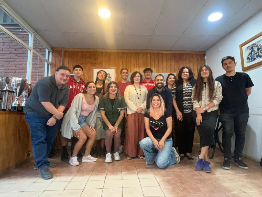 Representantes de la comunidad educativa reunidos en la constitución del Comité para la Buena Convivencia Escolar
